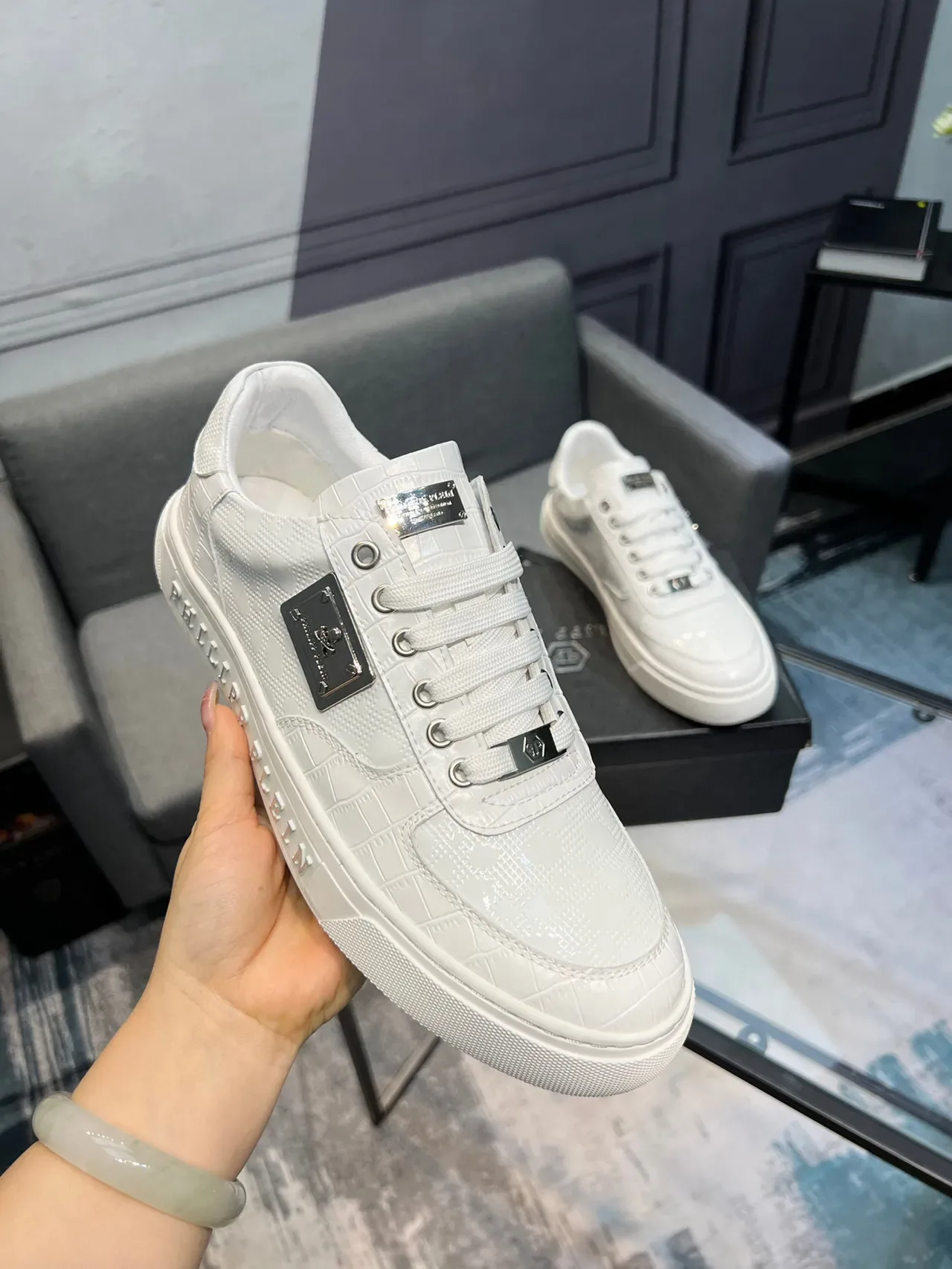White Croc-Embossed Plaque Detail Lifestyle Sneakers 5