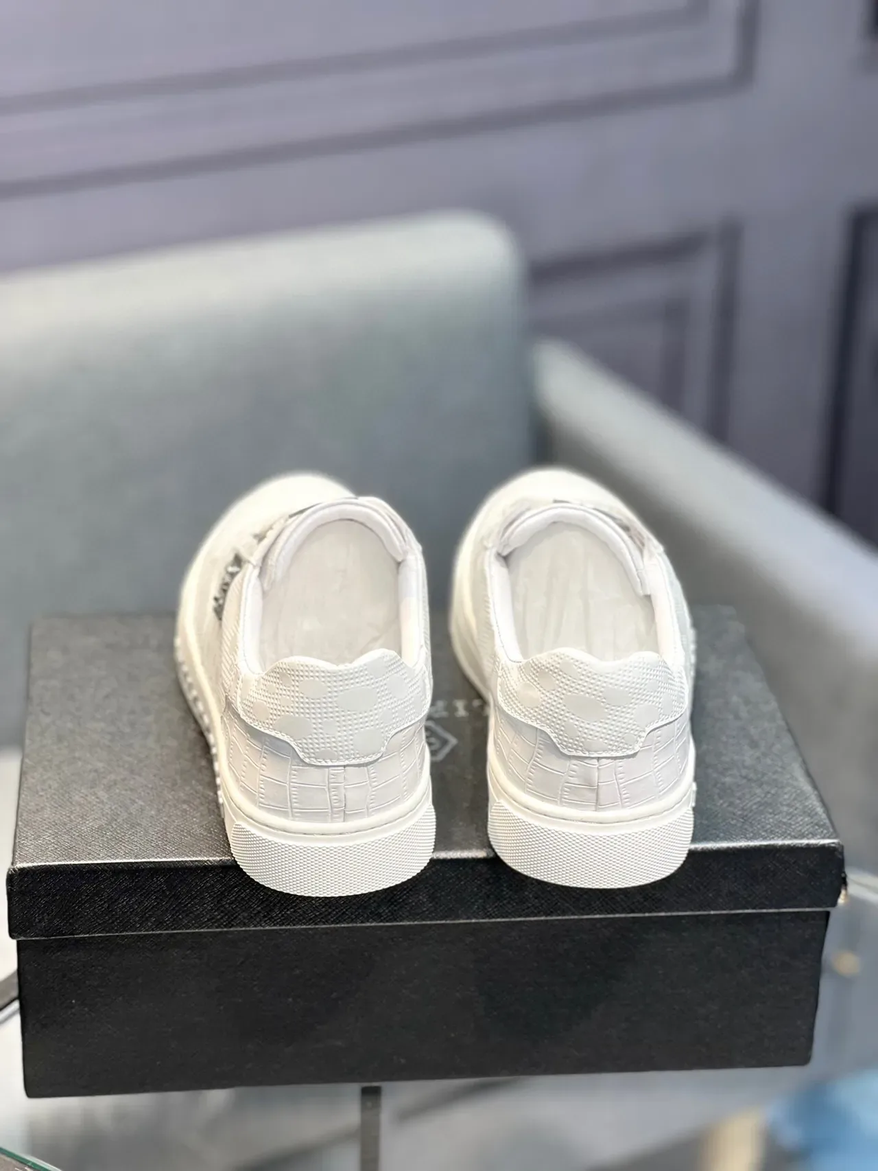 White Croc-Embossed Plaque Detail Lifestyle Sneakers 7