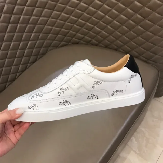 White Horse-Print Low-Top Lace-Up Sneaker 3