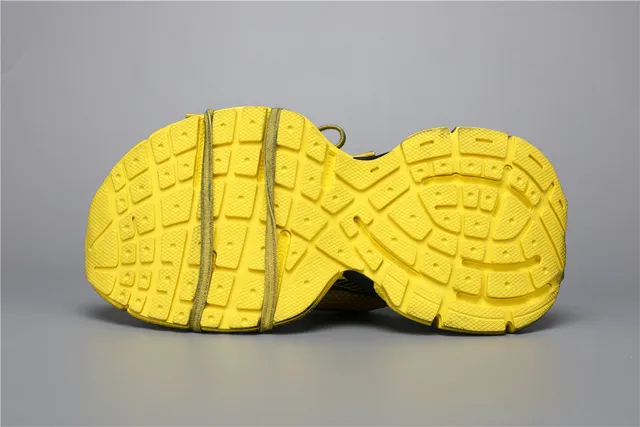 Chaussures de course jaune noir avec semelle chunky sculptée et superpositions synthétiques multicouches 6