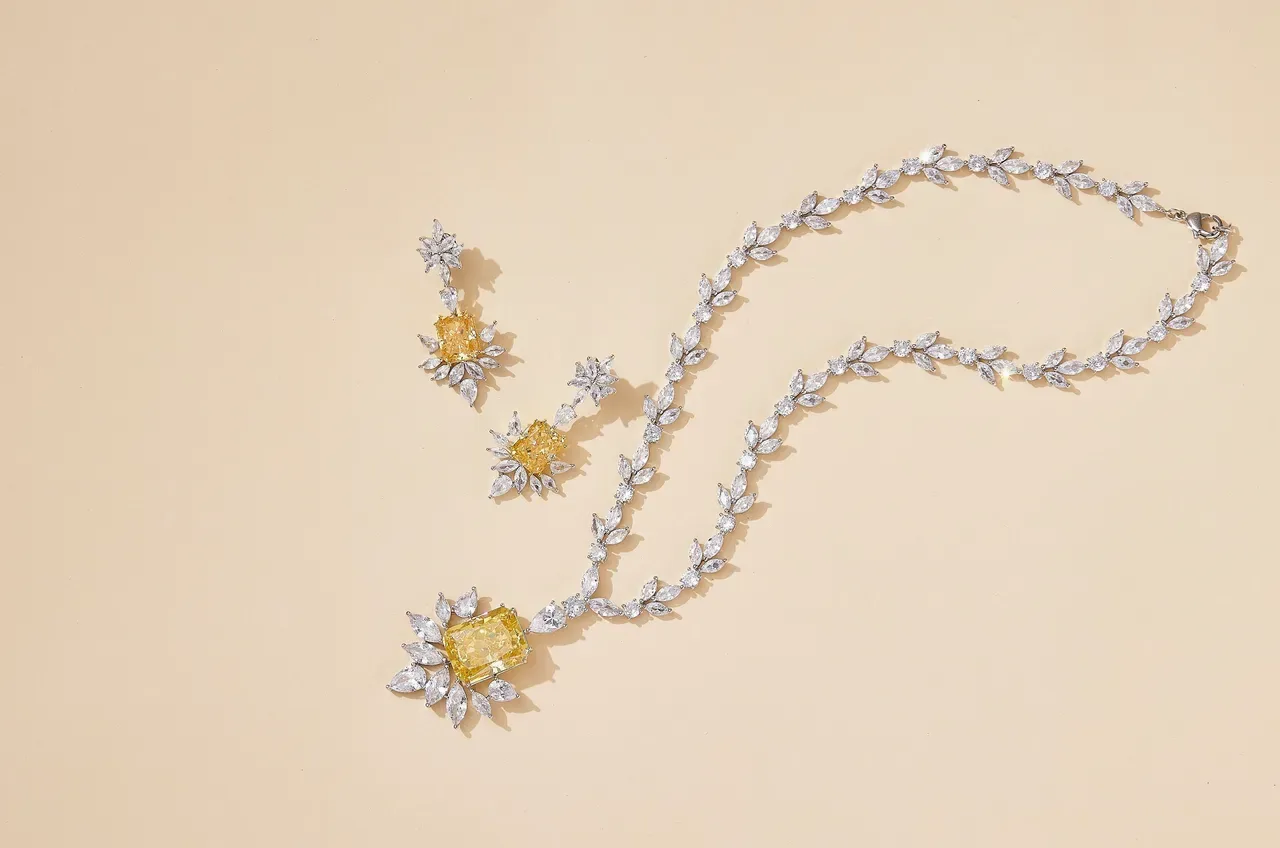 Yellow Silver Leaf-Motif Chain Central Emerald-Cut Gem Necklace 3