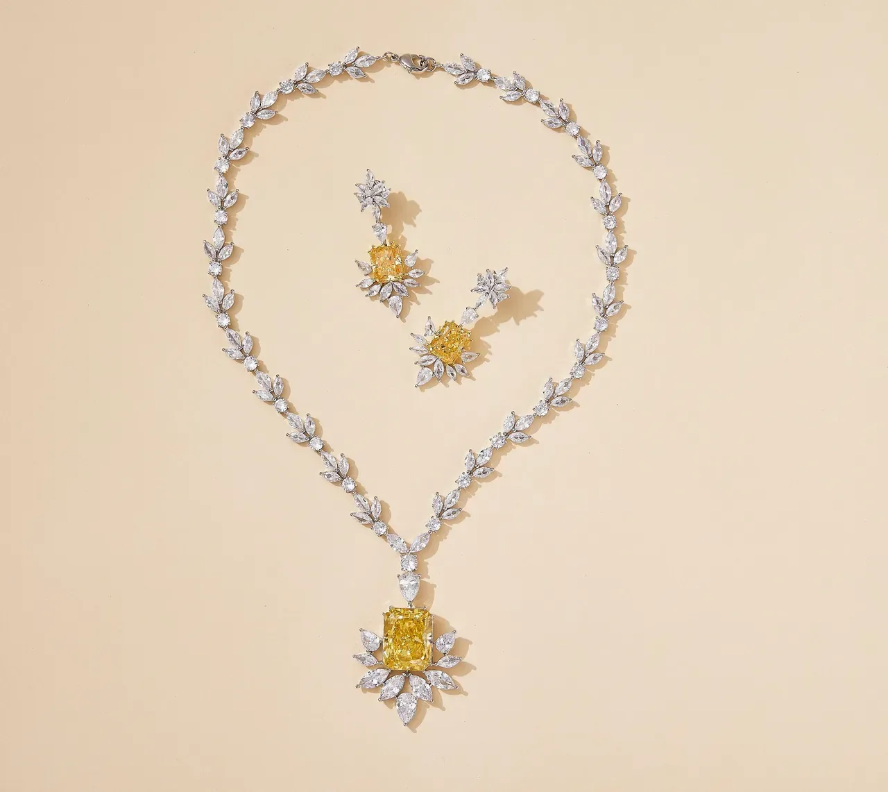 Yellow Silver Leaf-Motif Chain Central Emerald-Cut Gem Necklace 4