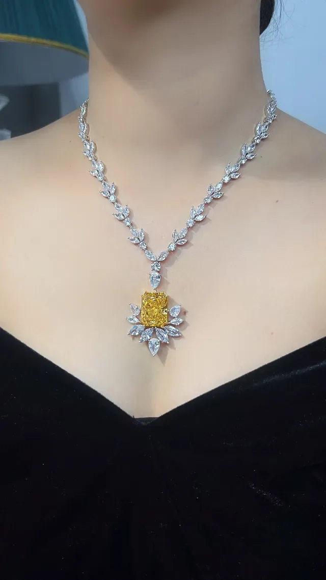 Yellow Silver Leaf-Motif Chain Central Emerald-Cut Gem Necklace 5