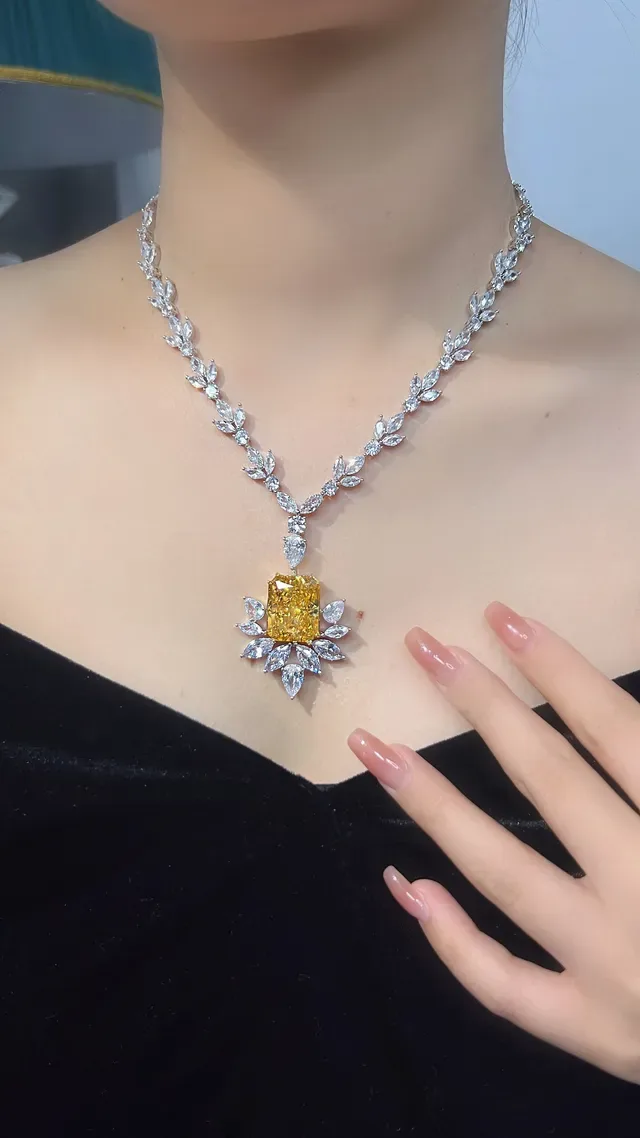 Yellow Silver Leaf-Motif Chain Central Emerald-Cut Gem Necklace 8