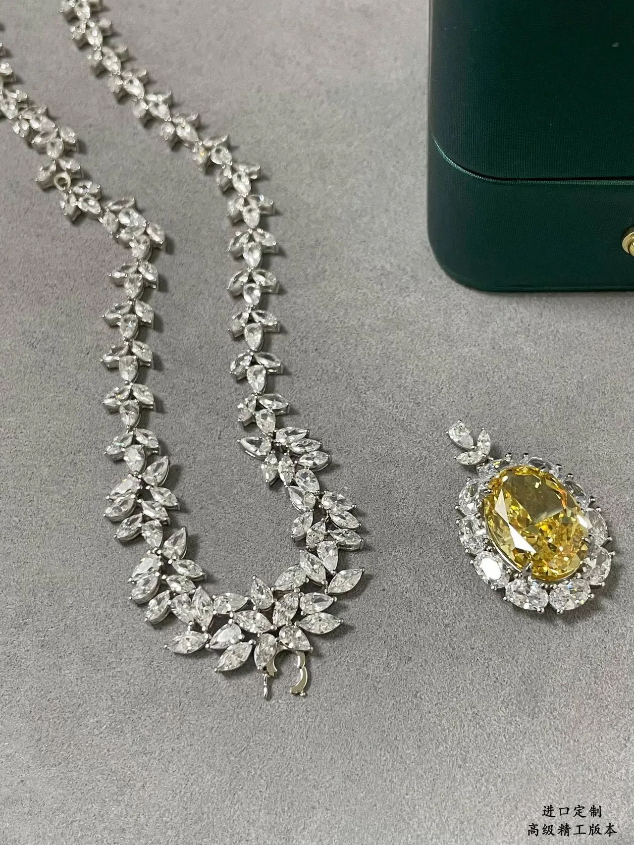 Yellow Silver Leaf-Motif Chain Oval Center Stone Necklace 4
