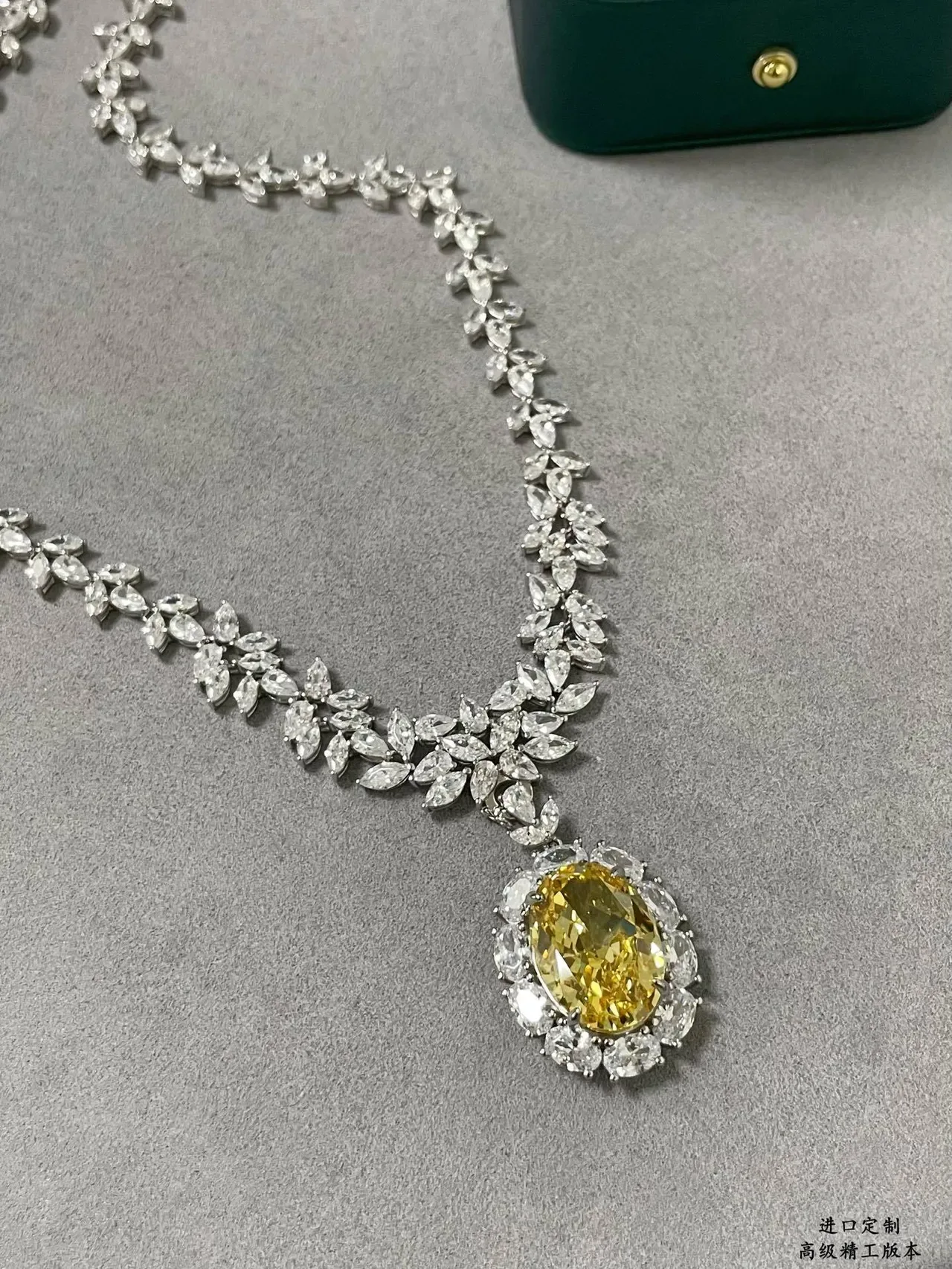 Yellow Silver Leaf-Motif Chain Oval Center Stone Necklace 5