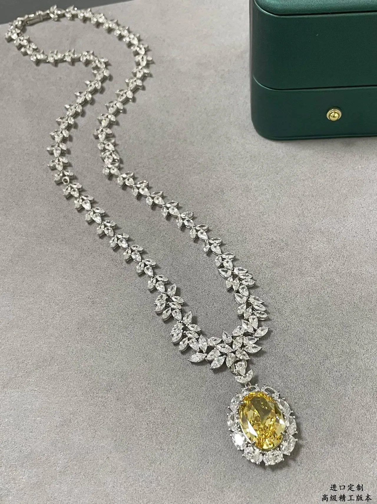Yellow Silver Leaf-Motif Chain Oval Center Stone Necklace 6