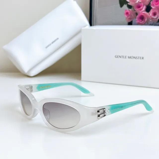 Gentle Monster Angular Cat-Eye Matte Black Sunglasses 3