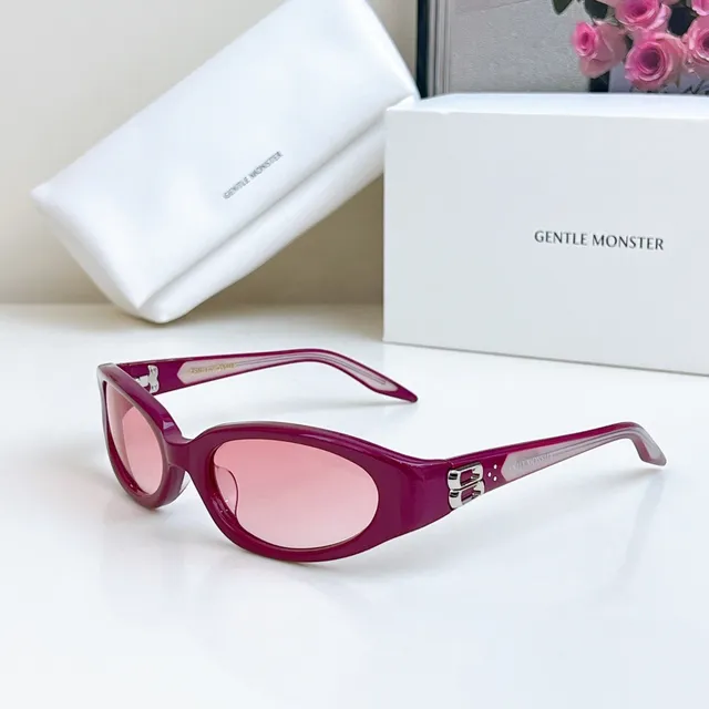 Gentle Monster Angular Cat-Eye Matte Black Sunglasses 4