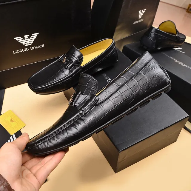 Giorgio Armani Mocassins en cuir embossé crocodile avec boucle 7