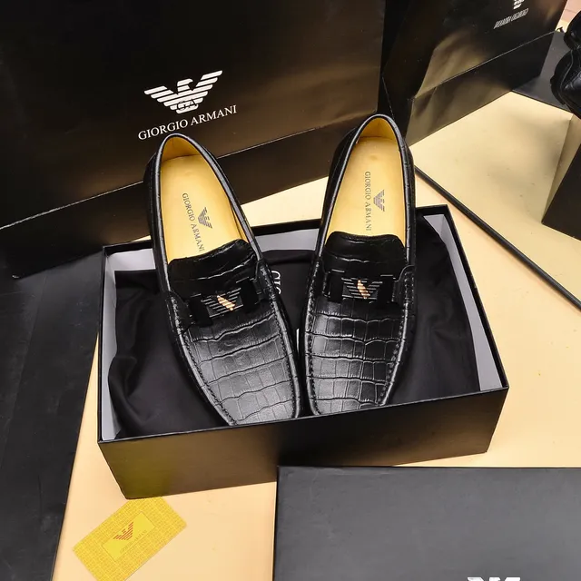 Giorgio Armani Mocassins en cuir embossé crocodile avec boucle 8