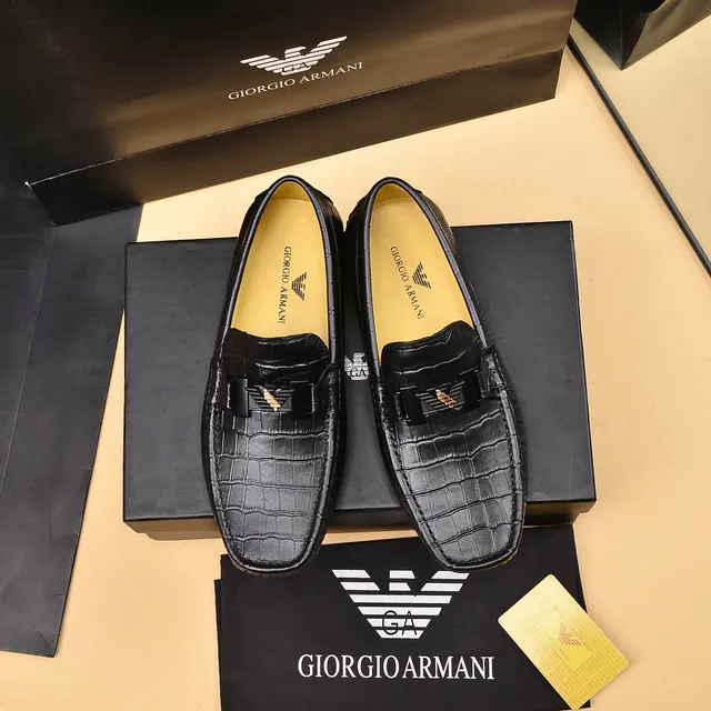 Giorgio Armani Mocassins en cuir embossé crocodile avec boucle 9