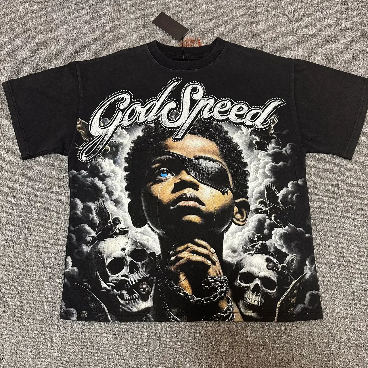 Camiseta Godspeed negra y beige con estampado gráfico de arte a todo el frente 4
