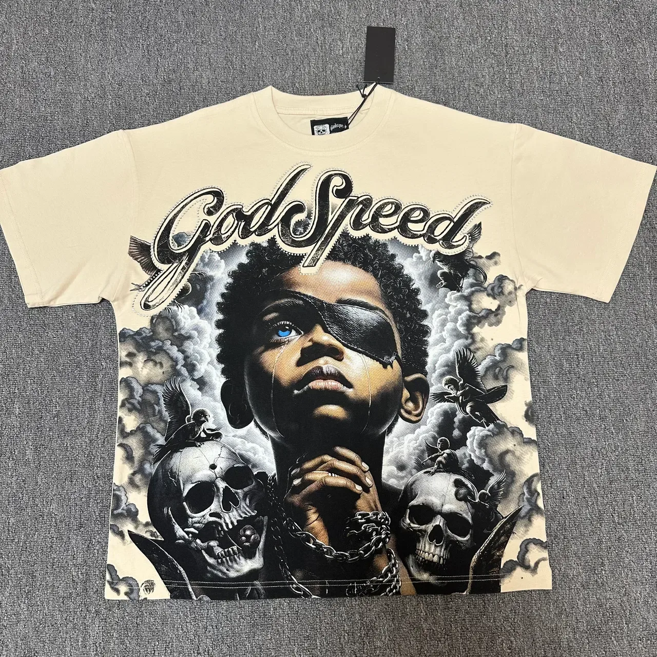Camiseta Godspeed negra y beige con estampado gráfico de arte a todo el frente 5