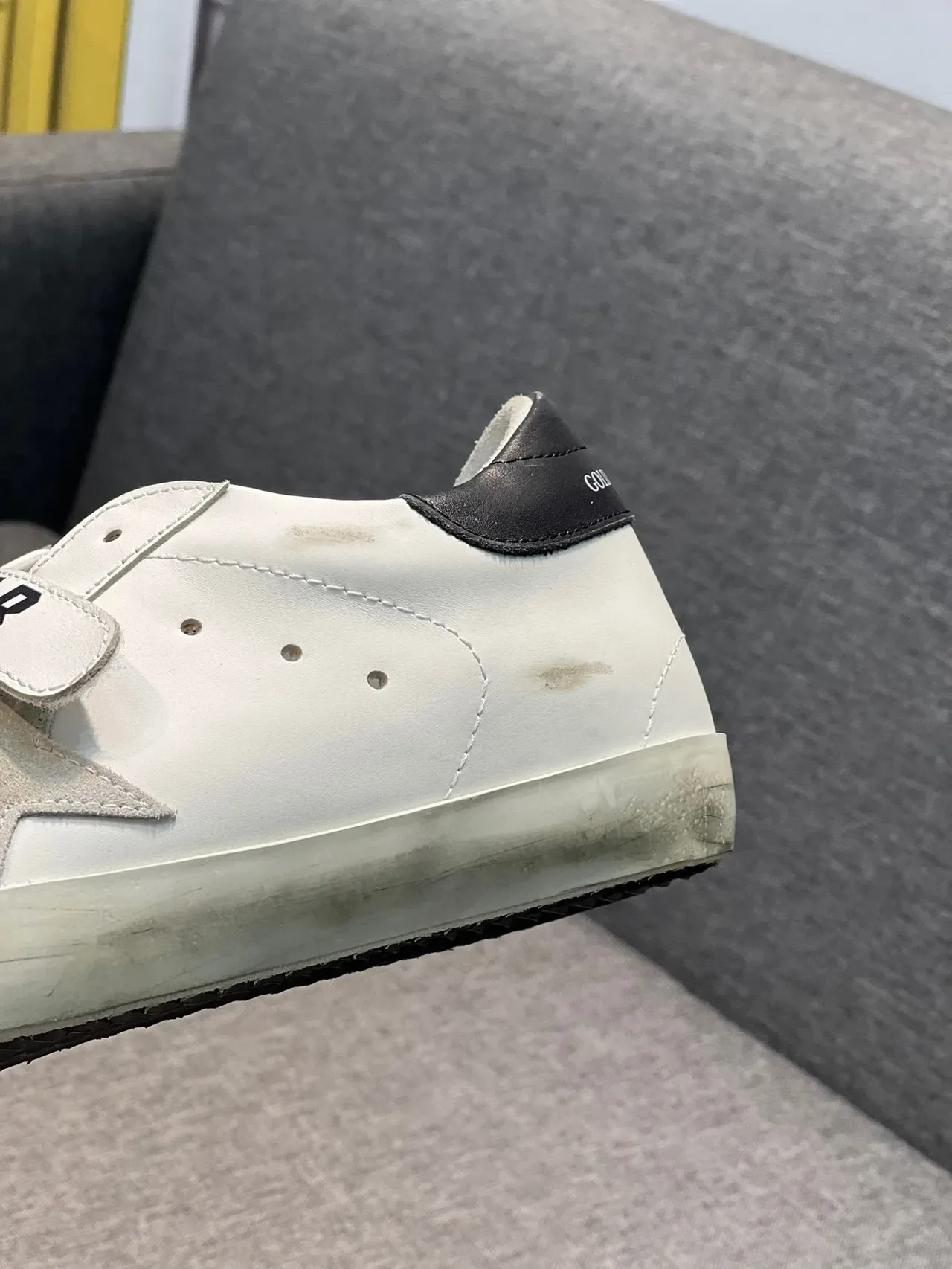 Golden Goose Super-Star Chaussure lifestyle blanche et beige à sangle 8