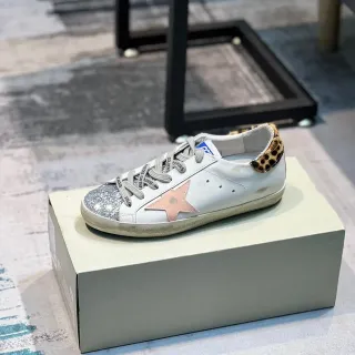 Golden Goose Superstar 白粉星闪豹跟生活方式运动鞋