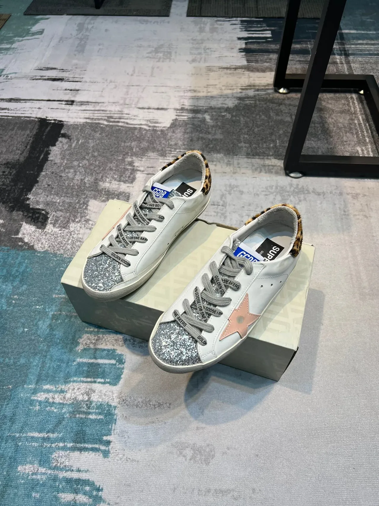 Golden Goose Superstar Sneaker Lifestyle Blanc Rose Étoile Brillante Léopard Talon 5
