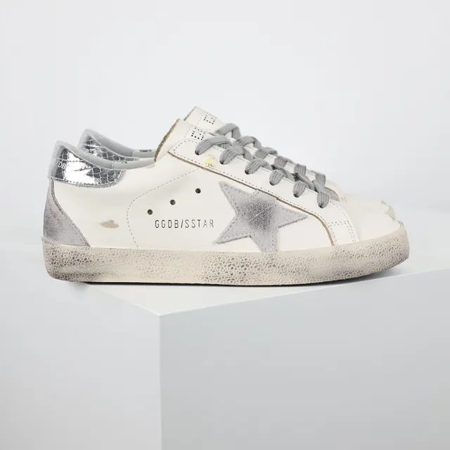 Golden Goose Superstar Tênis lifestyle brancos prateados sola de borracha distressed patch de estrela metálica 3