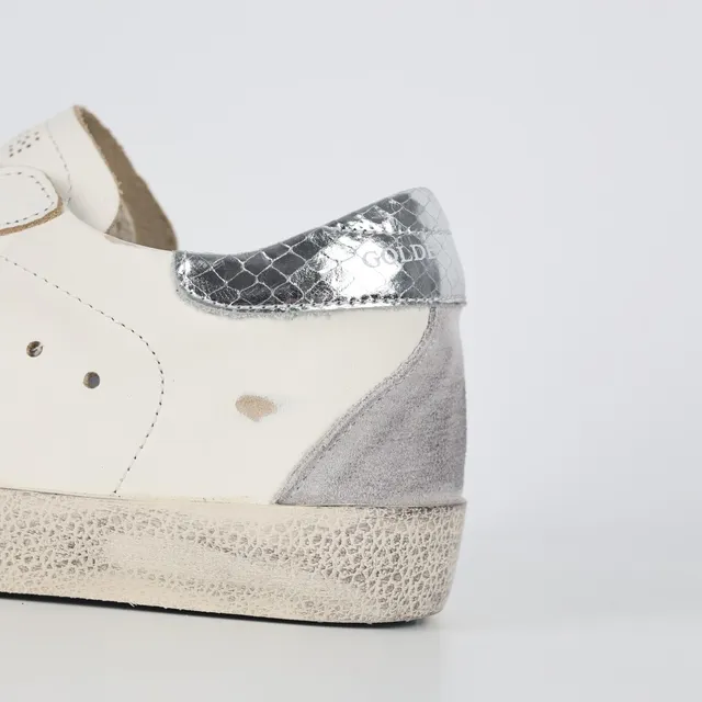 Golden Goose Superstar Tênis lifestyle brancos prateados sola de borracha distressed patch de estrela metálica 4