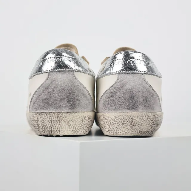 Golden Goose Superstar Tênis lifestyle brancos prateados sola de borracha distressed patch de estrela metálica 8