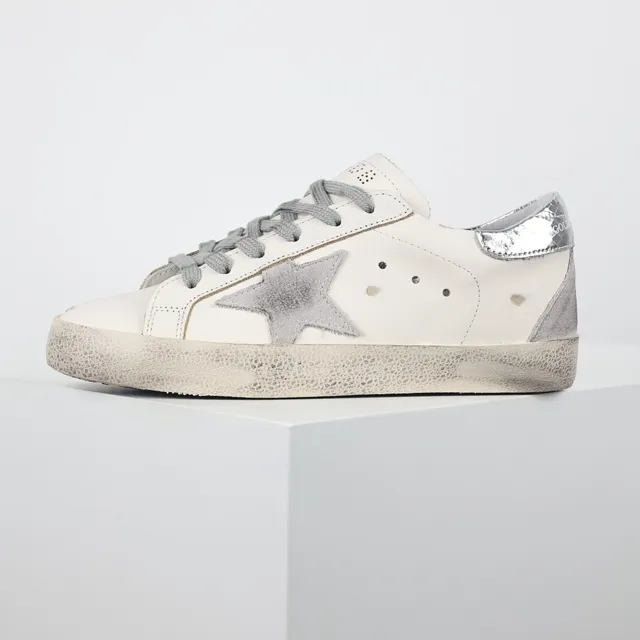 Golden Goose Superstar Tênis lifestyle brancos prateados sola de borracha distressed patch de estrela metálica 9