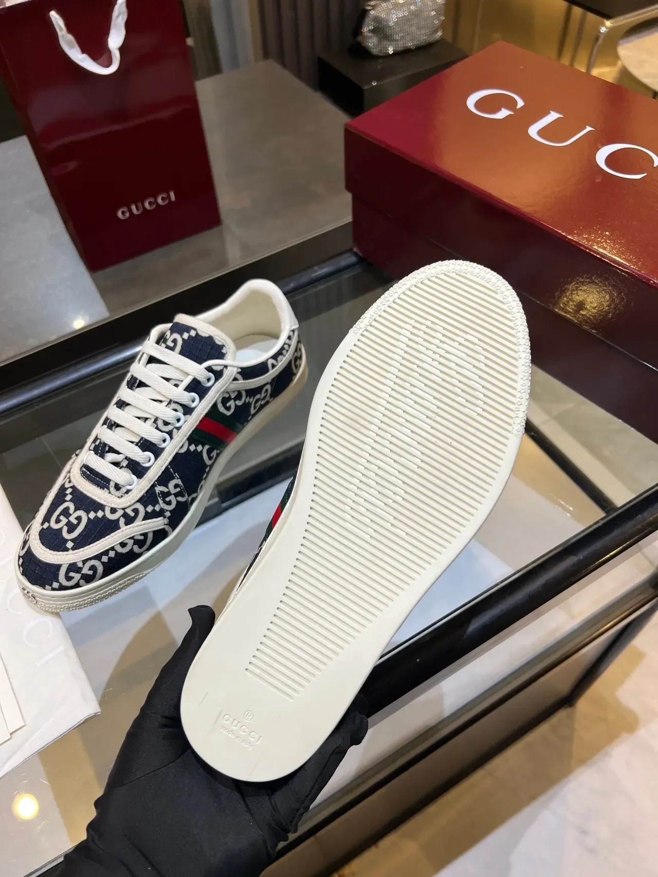 Sneakers Gucci Ace GG Monogram Bleu Marine Lifestyle 2