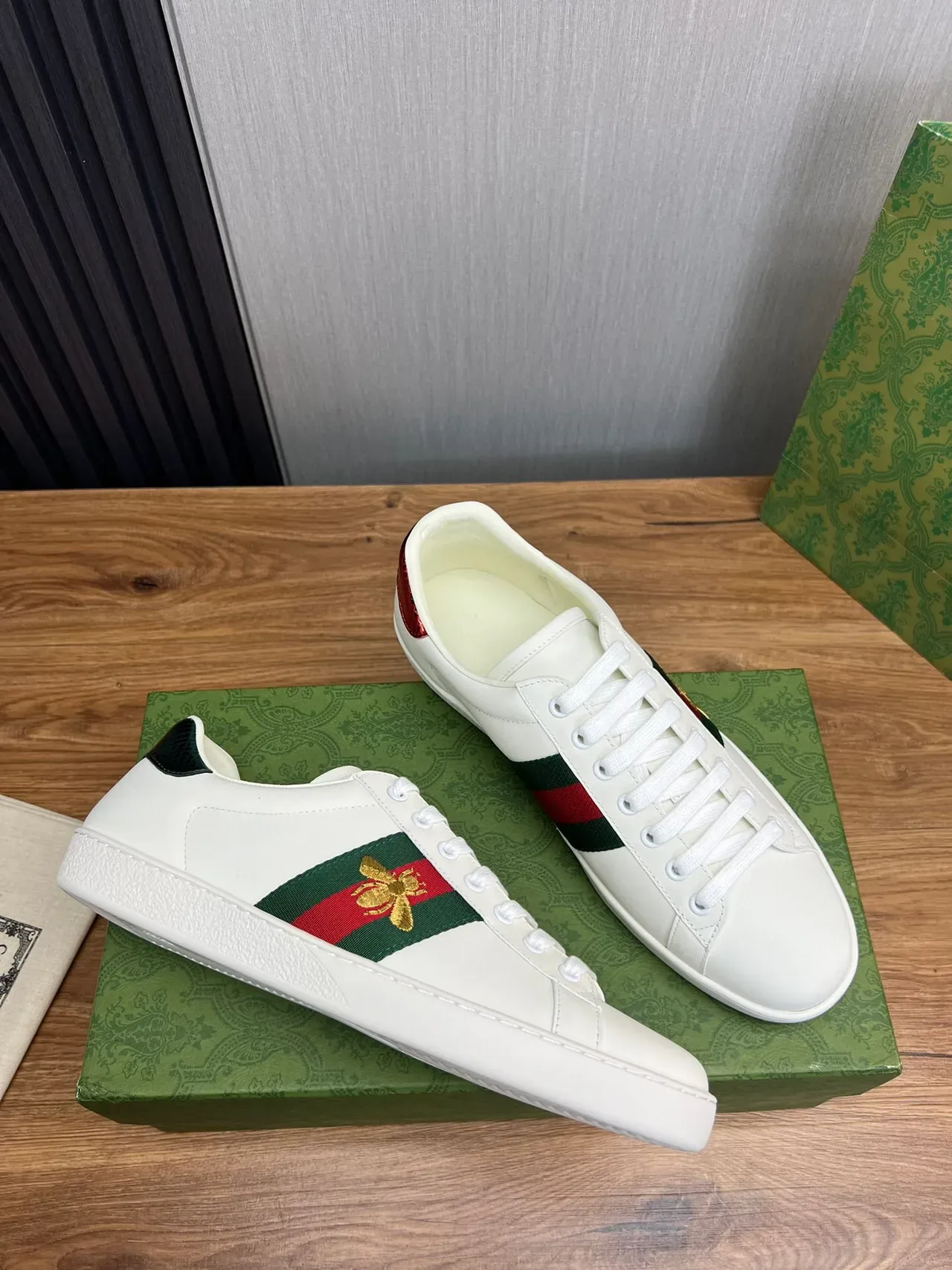 Gucci Ace tênis lifestyle branco vermelho verde listras web bordado de abelha 6