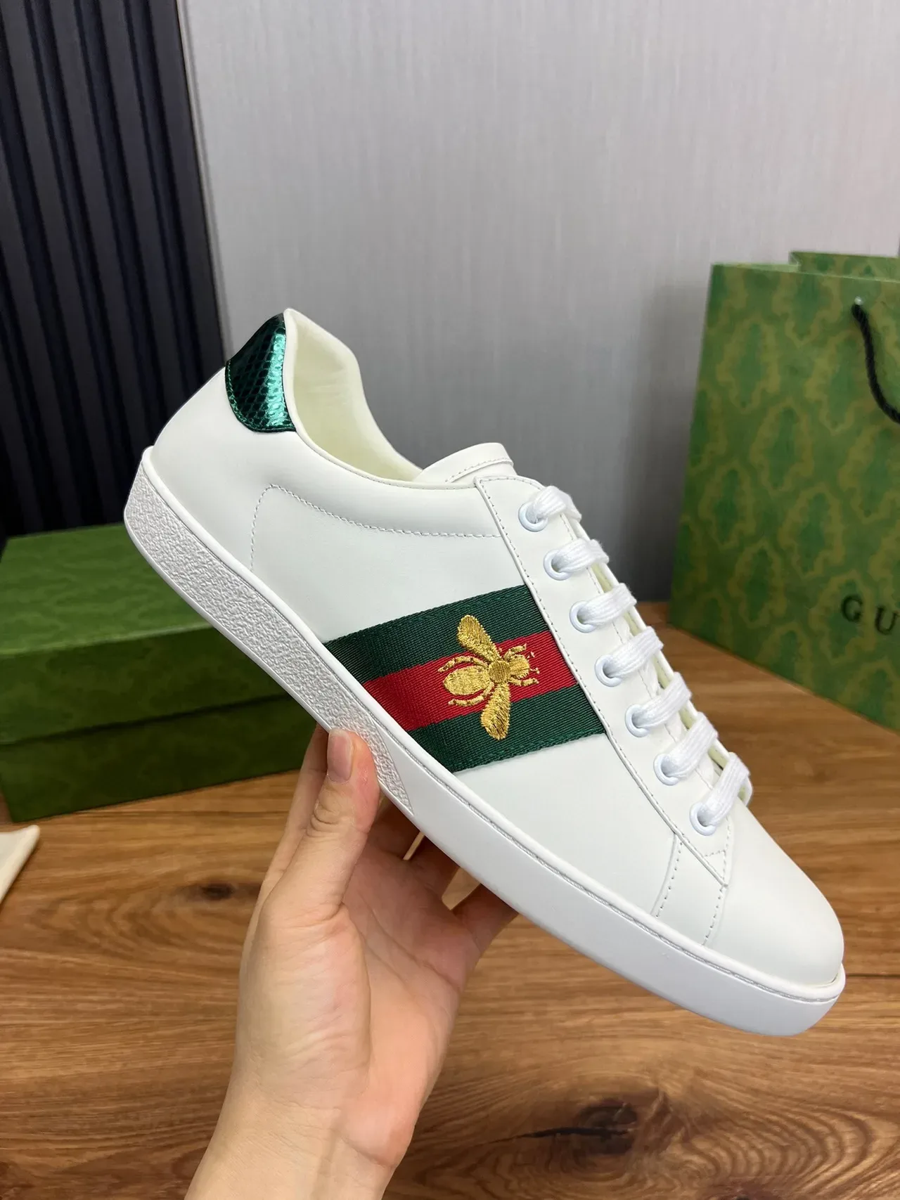 Gucci Ace tênis lifestyle branco vermelho verde listras web bordado de abelha 7