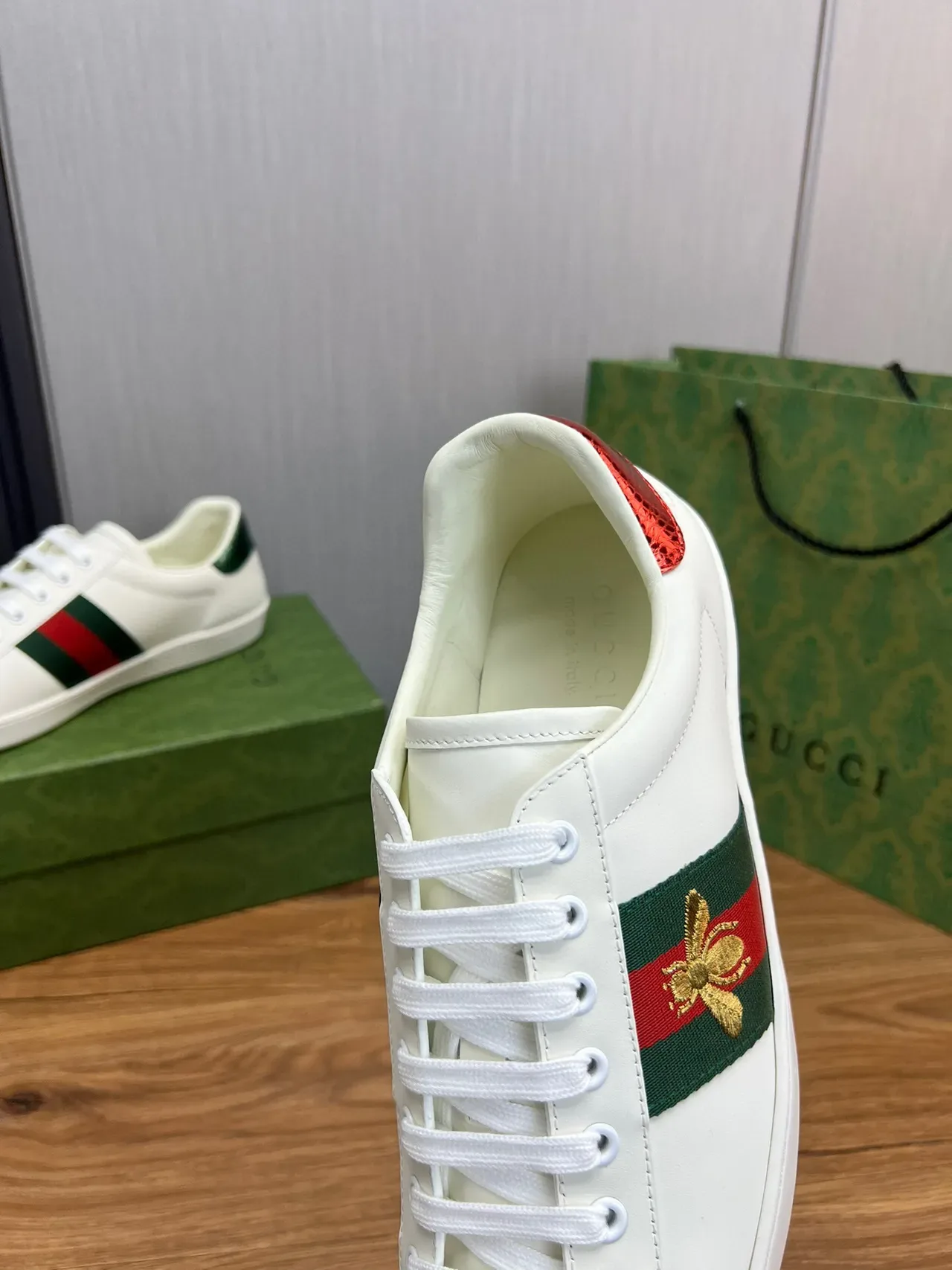 Gucci Ace tênis lifestyle branco vermelho verde listras web bordado de abelha 8