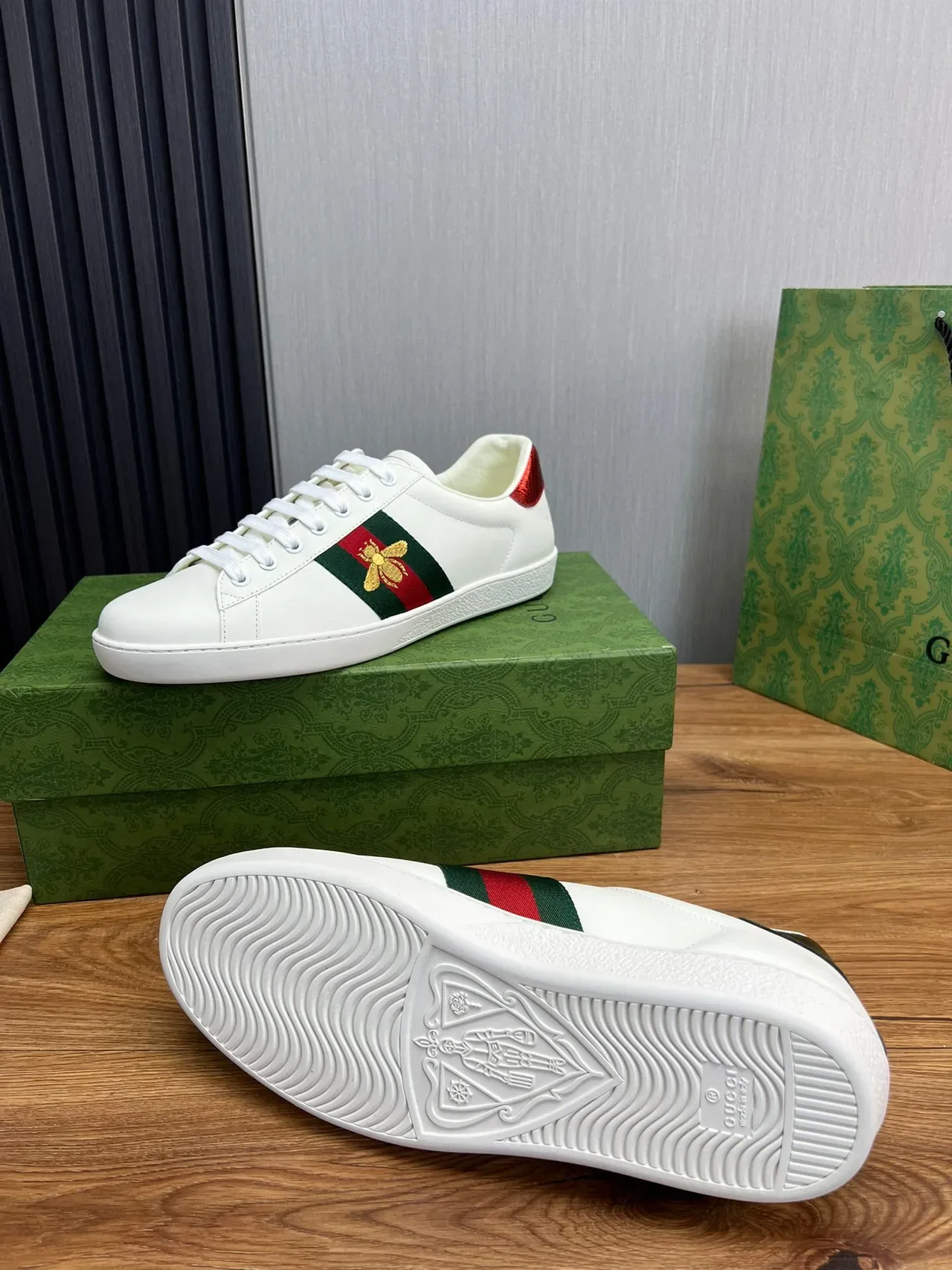 Gucci Ace tênis lifestyle branco vermelho verde listras web bordado de abelha 9