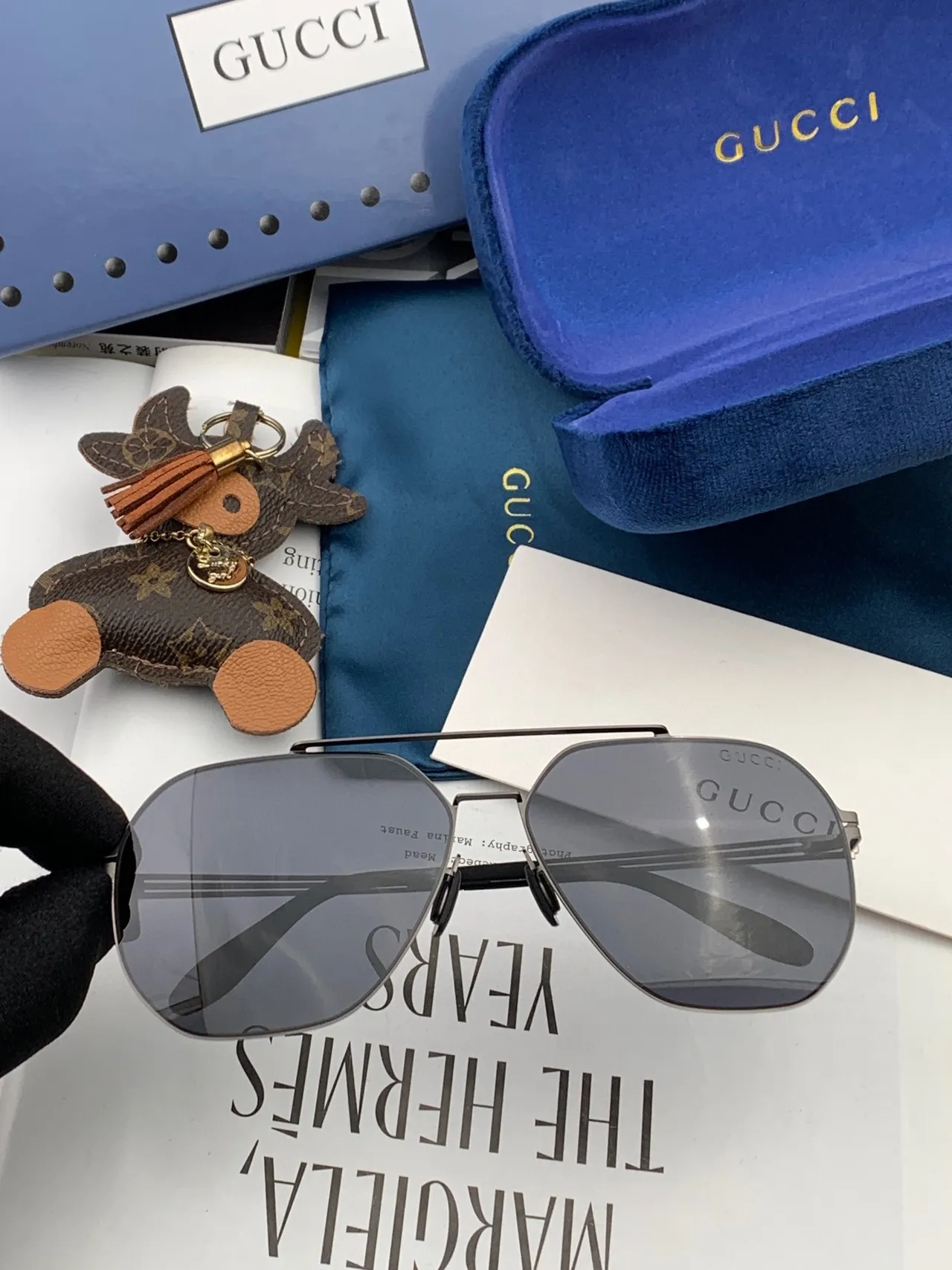 Gucci Lunettes de Soleil Style Aviateur Monture Métal Noir Lentille Dégradée 5