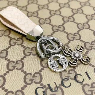 Gucci बेज सिल्वर वूवन लेदर पॉलिश्ड मेटल हैंडबैग