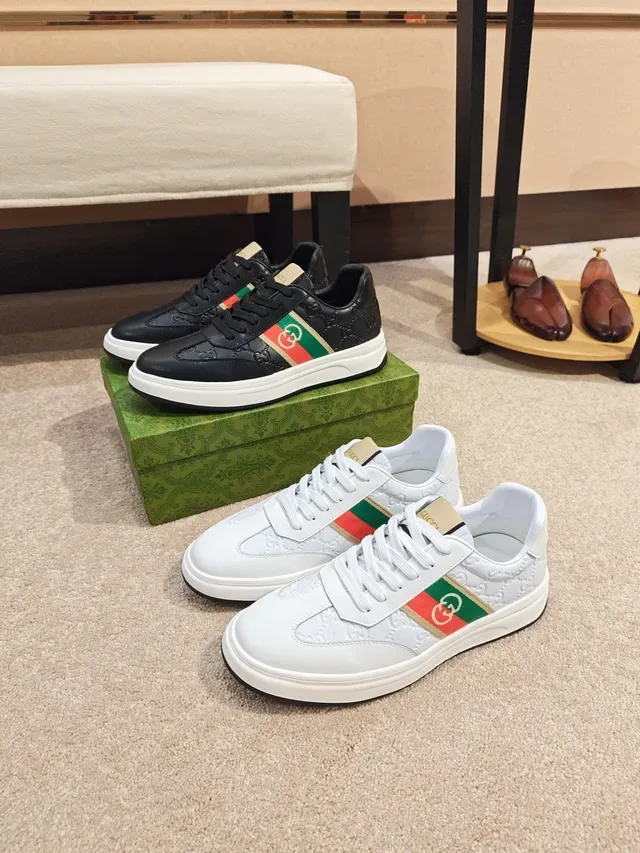 Gucci Tênis Lifestyle Preto Verde Embossed GG Couro Web Stripe Acento 2