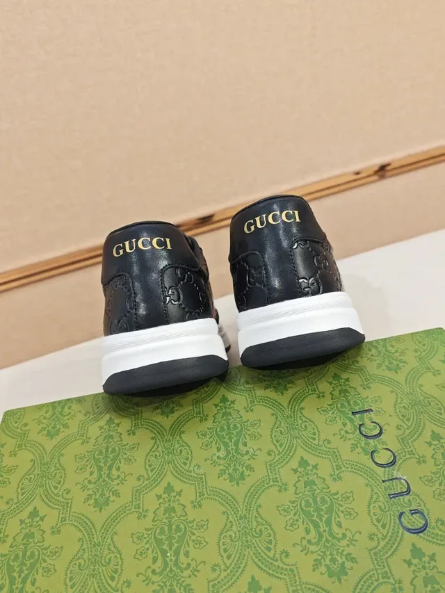 Gucci Tênis Lifestyle Preto Verde Embossed GG Couro Web Stripe Acento 4