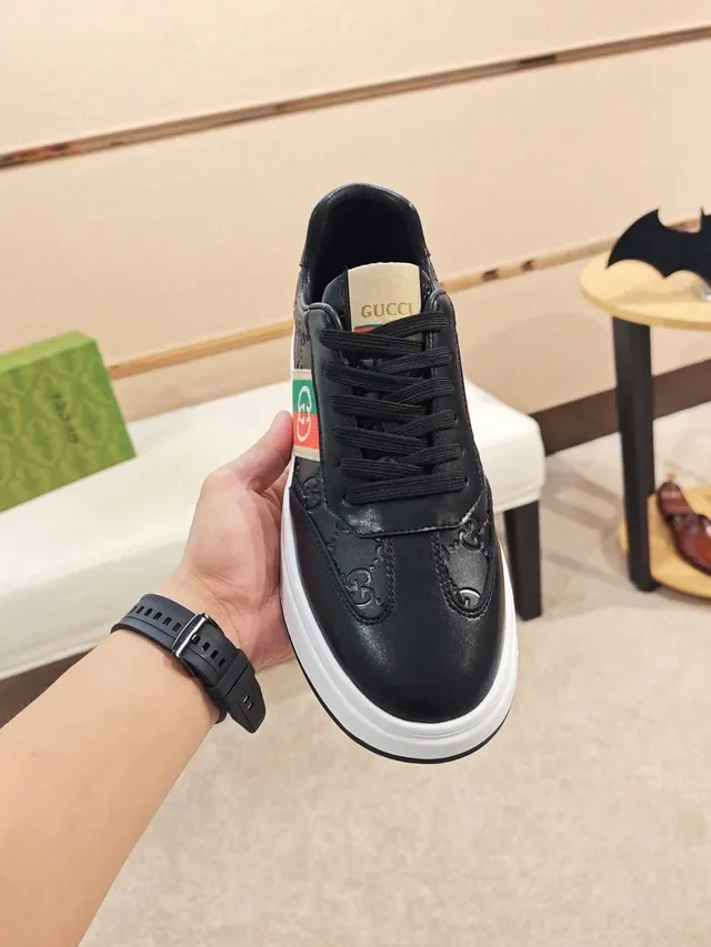 Gucci Tênis Lifestyle Preto Verde Embossed GG Couro Web Stripe Acento 6