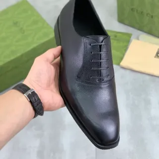 Gucci Black Pebbled Leather Cap-Toe Oxford Shoes
