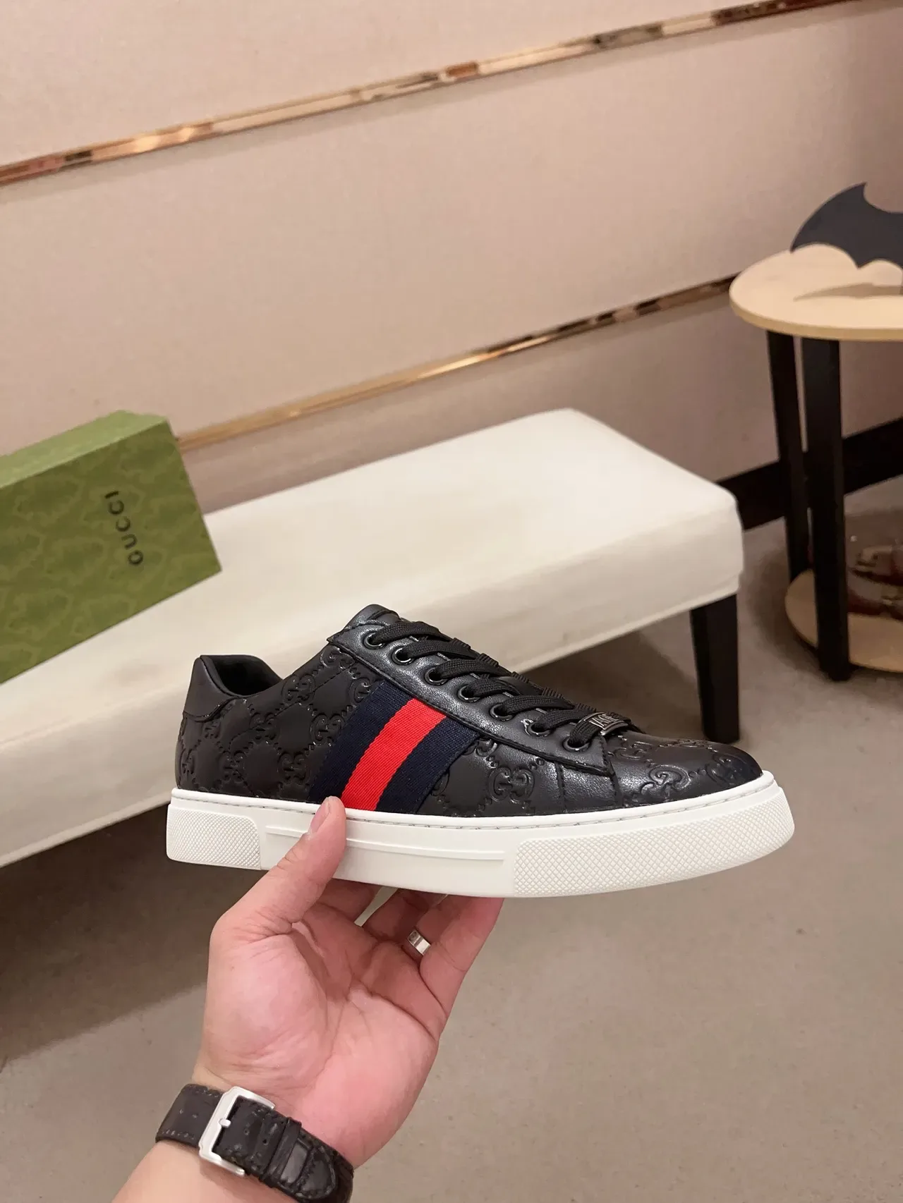 Gucci 黑红压花 GG 皮革 Web 条纹 侧面板 生活风格运动鞋 4