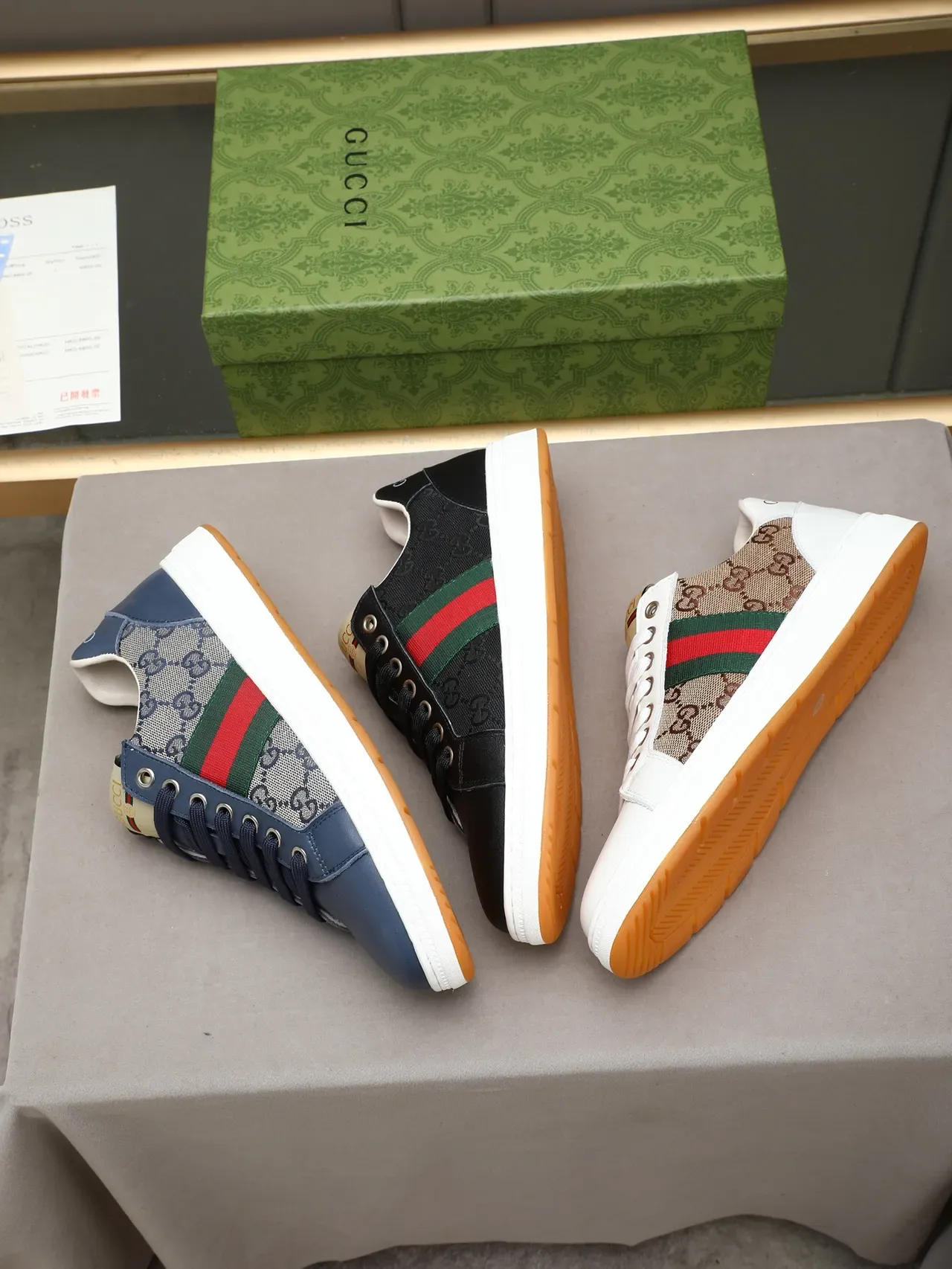 Gucci Sneakers Lifestyle Noir Rouge GG Monogram Toile Bande Web Détail 2