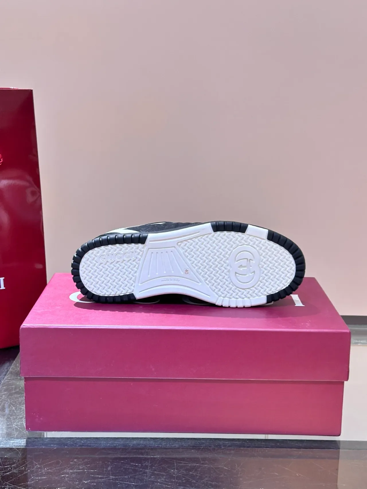 Gucci Tênis Lifestyle Preto Branco GG Monogram Lona Overlay de Ondas 2