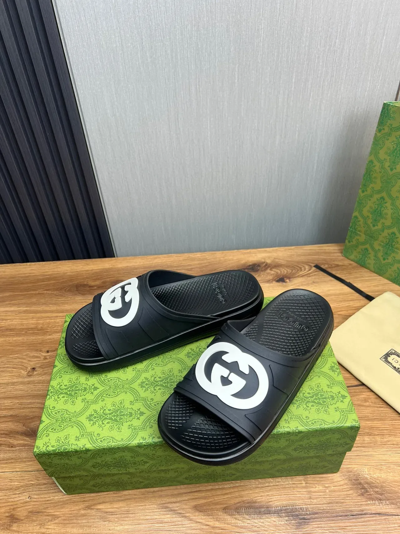 Gucci Black White Molded Rubber Single-Strap Slippers 3