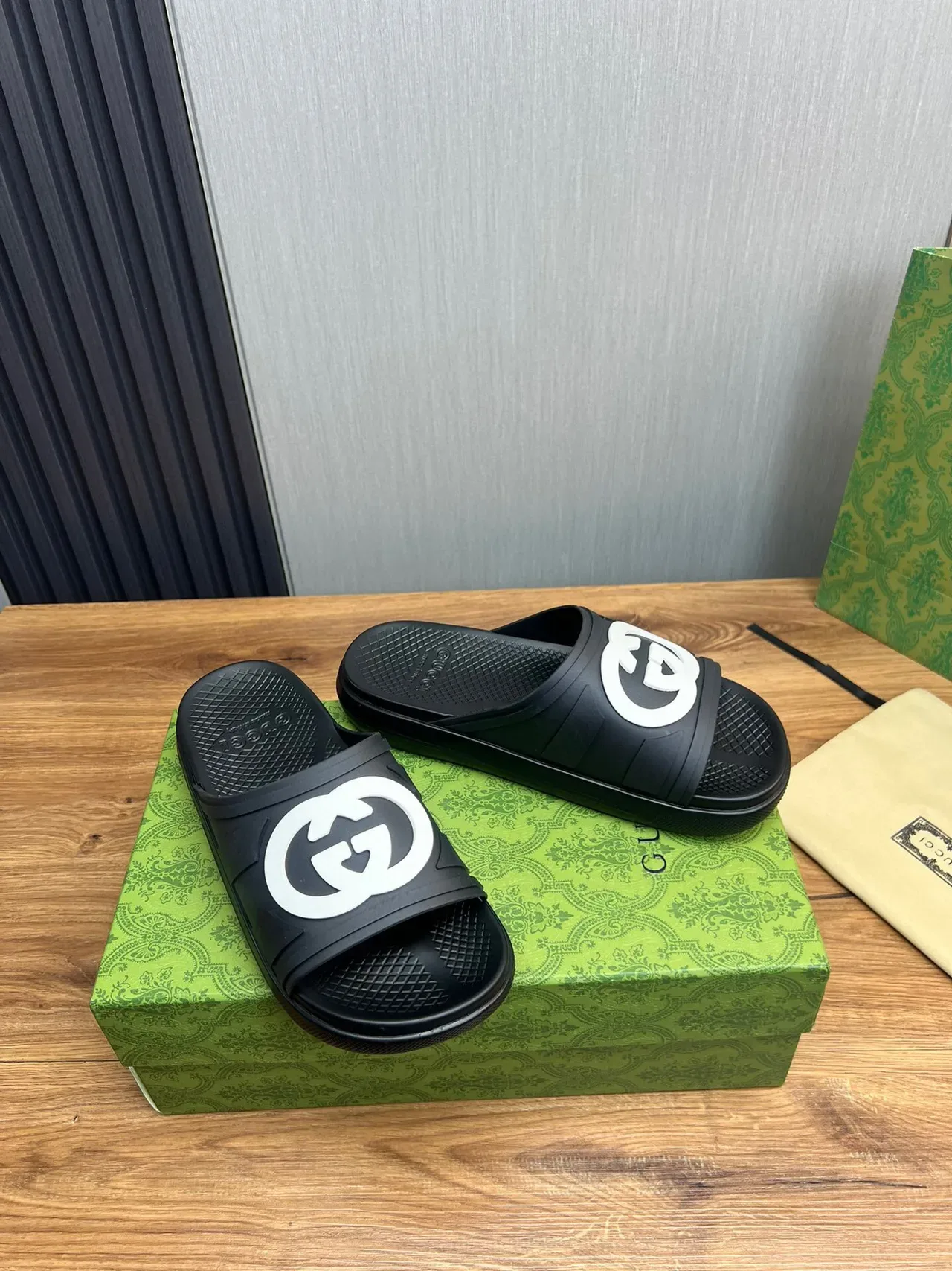 Gucci Black White Molded Rubber Single-Strap Slippers 4
