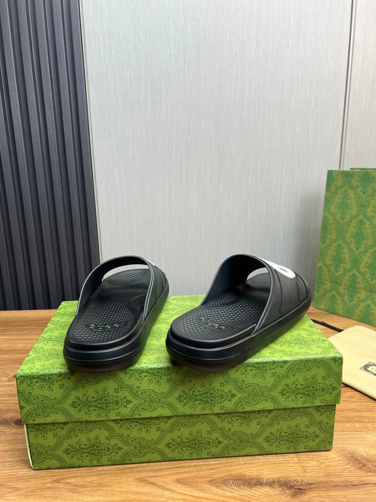 Gucci Black White Molded Rubber Single-Strap Slippers 5