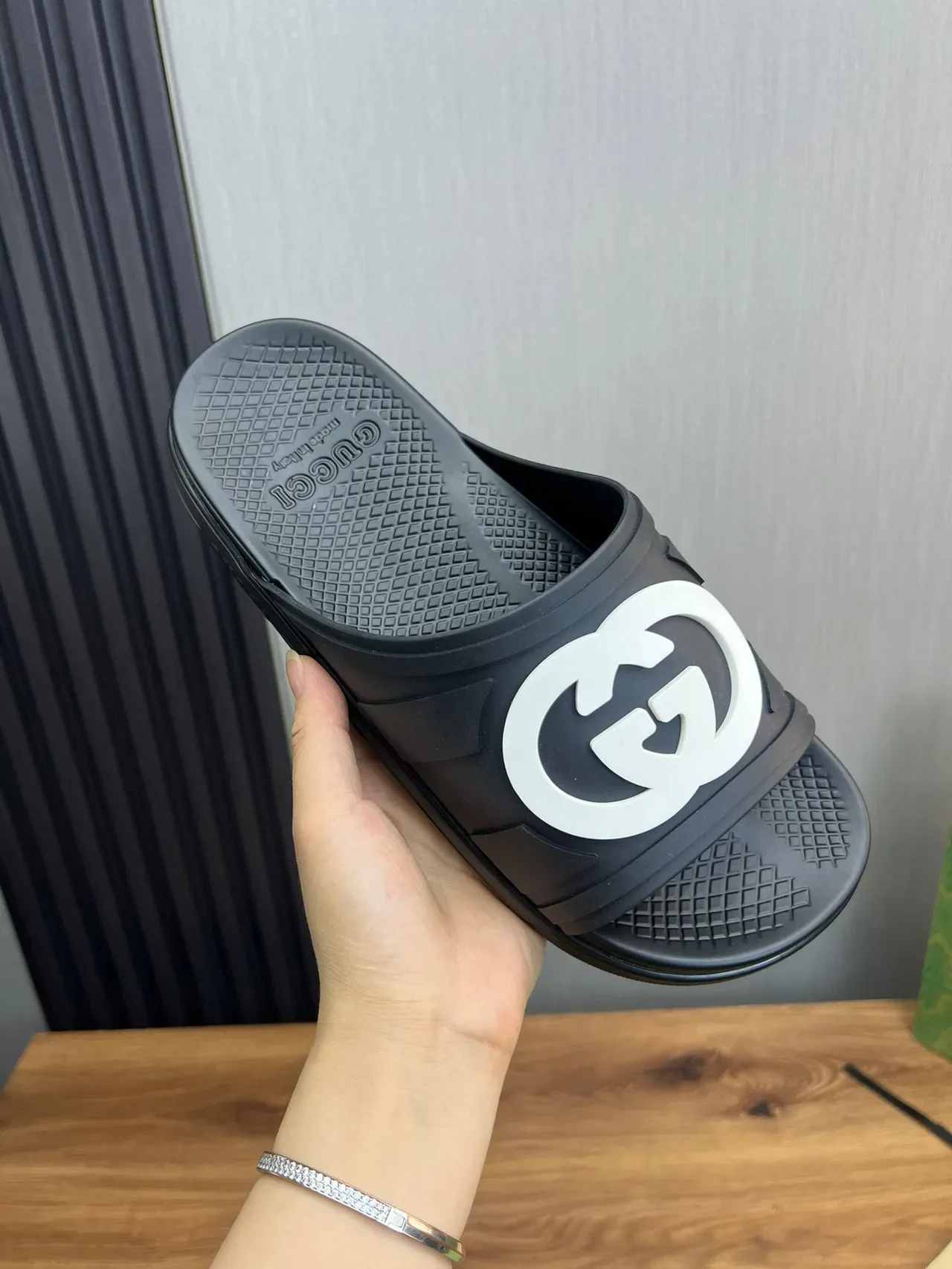Gucci Black White Molded Rubber Single-Strap Slippers 7