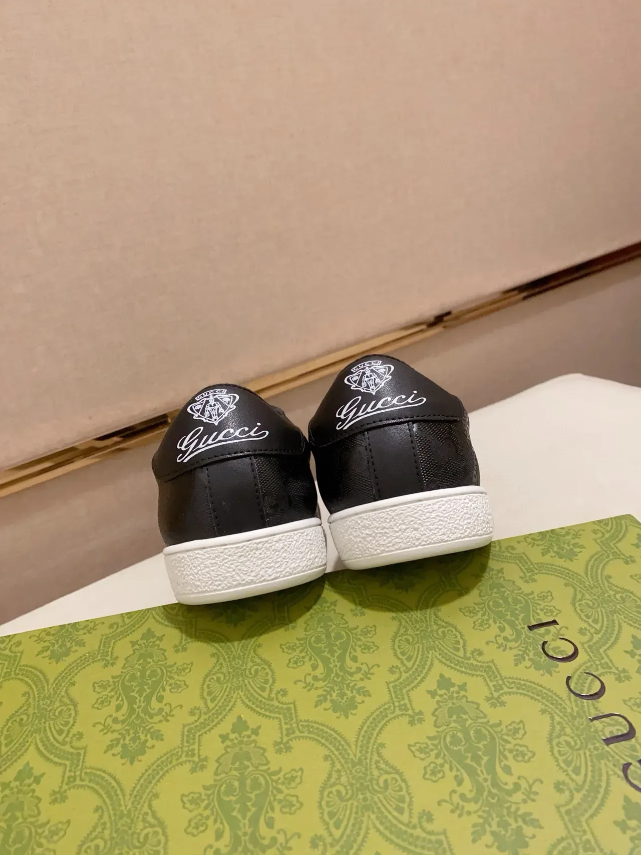 Gucci Black White Monogram-Printed Upper Paneled Leather And Mesh Construction Lifestyle Sneakers 2