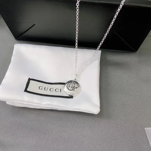 Gucci Blind for Love قلادة بدلاية دائرية فضية 2