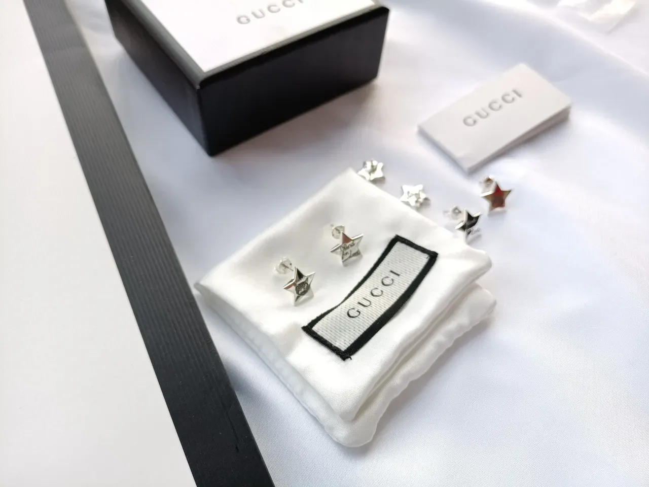 Gucci Blind for Love Star Engraved Cat Motif Silver Earrings 7
