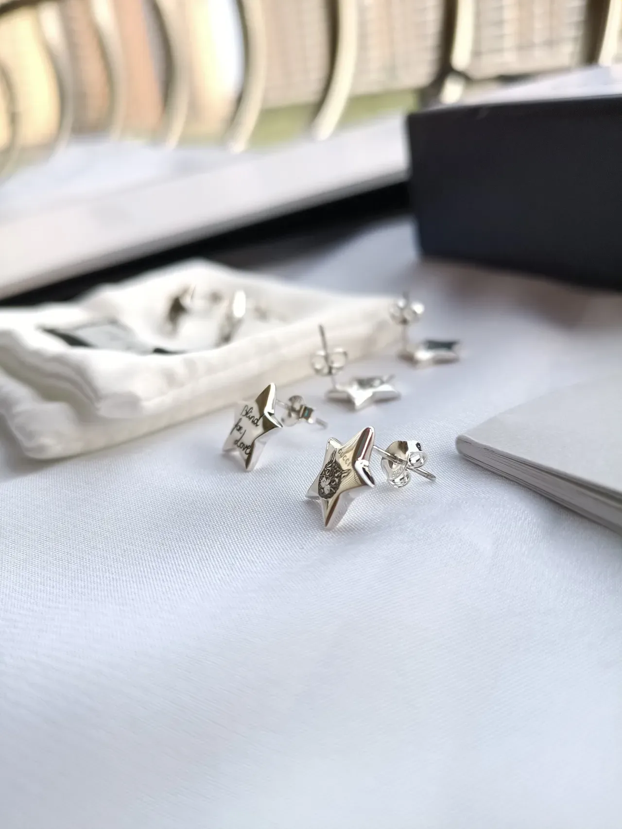 Gucci Blind for Love Star Engraved Cat Motif Silver Earrings 8