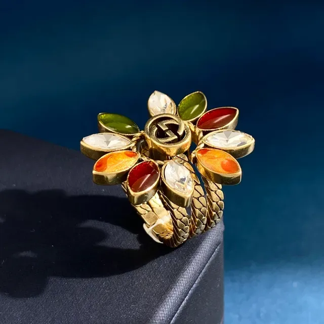 Gucci Anel Floral Multi-Gemstone Dourado Banda de Serpente 1