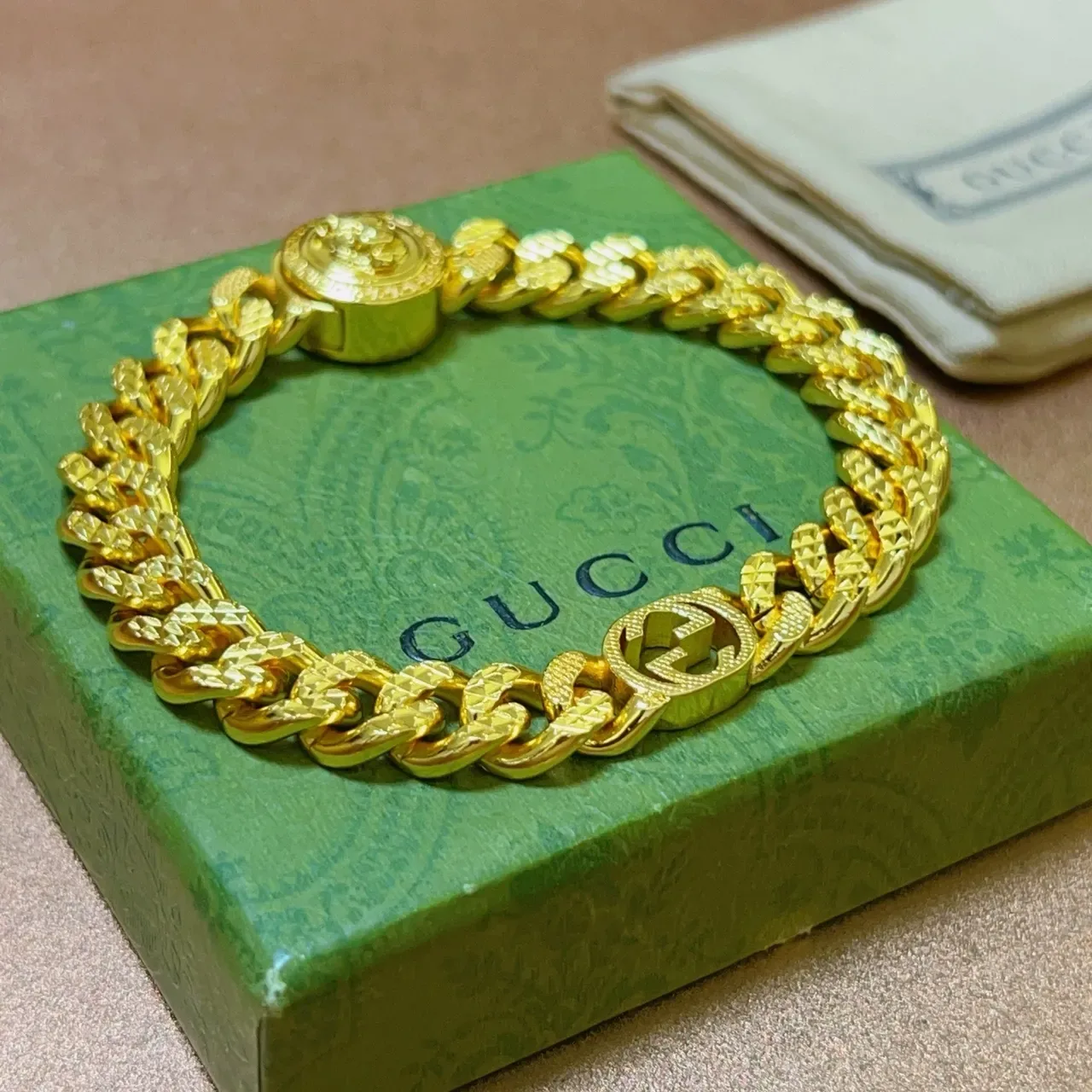 Gucci GG Marmont Gold Faceted Curb-Link Chain Interlocking G Logo Bracelet 2