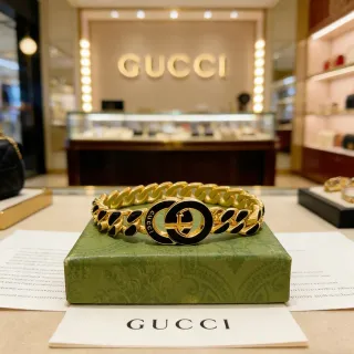 Gucci GG Marmont Pulsera de cadena Curb de tono dorado y negro esmaltado